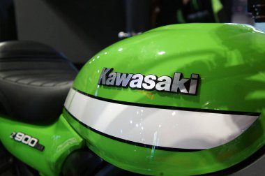 Kuala Lumpur, Malezya-26 Kasım 2018: Kawasaki ticari marka ve logolar, motosiklet vücut. Kawasaki Japonya'dan dünyanın ünlü motosiklet üretim biridir.   
