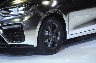 Kuala Lumpur, Malezya-26 Kasım 2018: Kia araba ticari amblemi ve marka logosu. Modern ve yüksek teknoloji araba Güney Kore ünlü otomobil üretimi tarafından inşa.   