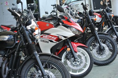 Port Dickson, Malezya-04 Eylül 2016: Grup büyük bisiklet ve superbike motosiklet otopark.   