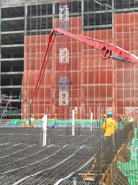 Perak Malaysien August 2016 Bauarbeiter Gießen Nassen Beton Mit Schlauch — Stockfoto