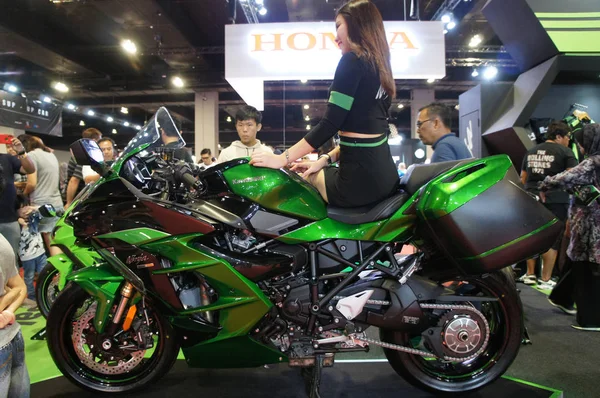 Kuala Lumpur Malaysia November 2018 Kawasaki Sport Bike Displayed Huge — Stock Photo, Image