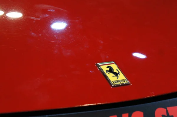 Kuala Lumpur Malasia Noviembre 2018 Emblema Logotipos Marca Automóviles Ferrari —  Fotos de Stock