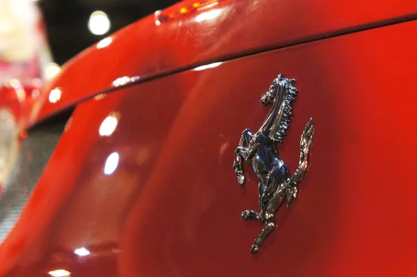 Kuala Lumpur Malezja Listopada 2018 Godło Marki Samochodów Ferrari Logo — Zdjęcie stockowe