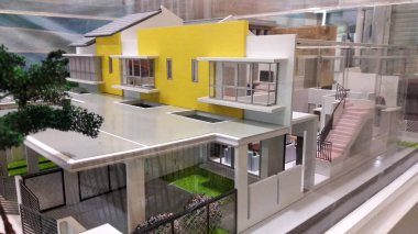 Kuala Lumpur, Malezya-10 Mayıs 2018: minyatür çift hikaye teras ev iç mobilya ile tam maketi.  