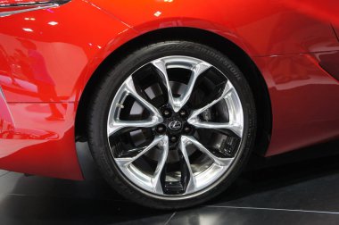 Kuala Lumpur, Malezya - 24 Kasım 2018: Lexus araba marka amblemi ve logolar. Lexus lüks ve premium Japon otomobil üreticisi Toyota markasıdır. 