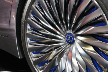 Kuala Lumpur, Malezya - 24 Kasım 2018: Lexus araba marka amblemi ve logolar. Lexus lüks ve premium Japon otomobil üreticisi Toyota markasıdır. 