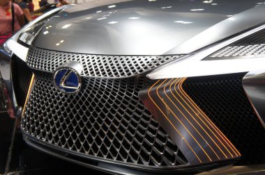 Kuala Lumpur, Malezya - 24 Kasım 2018: Lexus araba marka amblemi ve logolar. Lexus lüks ve premium Japon otomobil üreticisi Toyota markasıdır. 