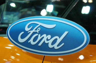 Kuala Lumpur, Malezya - 24 Kasım 2018: Seçilen Ford araba marka amblemi ve logos adlı araba vücut duruldu. Ford Japonya tarafından üretilen tüketiciler araç marka olduğunu.  