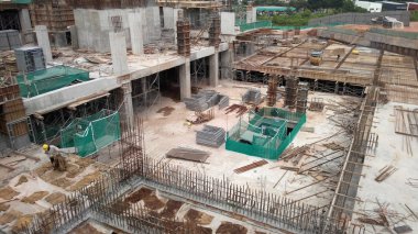 Kuala Lumpur, Malezya-16 Ağustos 2018: hava görüntüsünü gösteren site ilerleme nerede devam eden aşamalı olarak gündüz inşaat alanında. İşçiler aşamalı olarak çalışıyoruz.