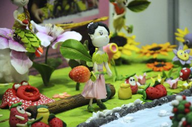 Kuala Lumpur, Malezya-25 Ağustos 2018: seçili üzerinde duruldu çocuklar kurgusal karakter modeli renkli hamuru çamurdan yapılan. 