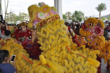Kuala Lumpur, Malezya-12 Şubat 2018: aslan dans performansı sırasında Çin yeni yıl Festival. Beri Çince tarafından geleneksel ve kültürel bir dans mıydı geçmiş. 