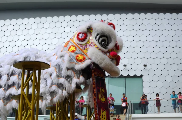 Kuala Lumpur, Malezya-12 Şubat 2018: aslan dans performansı sırasında Çin yeni yıl Festival. Beri Çince tarafından geleneksel ve kültürel bir dans mıydı geçmiş. 