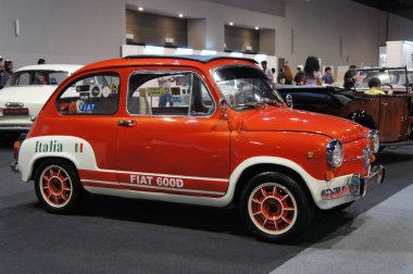 Kuala Lumpur, Malezya - 26 Kasım 2018: Vintage Araba Fiat 600d büyük galeride görüntülenen. Fiat 600d İtalya 1967 yılında yapılmış