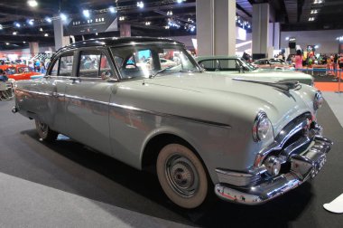 Kuala Lumpur, Malezya - 26 Kasım 2018: Vintage araba Packard Clipper büyük galeride görüntülenen Deluxe. Arabayı 1954 yılında İtalya'da yapıldı