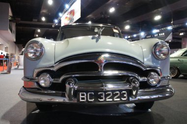 Kuala Lumpur, Malezya - 26 Kasım 2018: Vintage araba Packard Clipper büyük galeride görüntülenen Deluxe. Arabayı 1954 yılında İtalya'da yapıldı