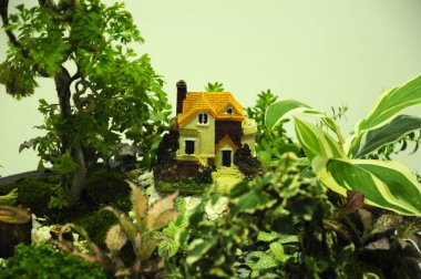 Kuala Lumpur, Malezya-28 Mart 2018: küçük bitki ve diğer malzeme yapılmış minyatür Bahçe. Yaratıcı tasarımcılar formu muhteşem sahne göre düzenlenmiş. 