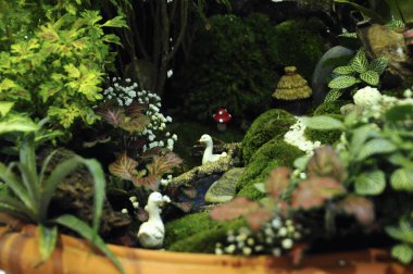 Kuala Lumpur, Malezya-28 Mart 2018: küçük bitki ve diğer malzeme yapılmış minyatür Bahçe. Yaratıcı tasarımcılar formu muhteşem sahne göre düzenlenmiş. 