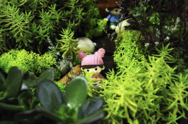 Kuala Lumpur, Malezya-28 Mart 2018: küçük bitki ve diğer malzeme yapılmış minyatür Bahçe. Yaratıcı tasarımcılar formu muhteşem sahne göre düzenlenmiş. 