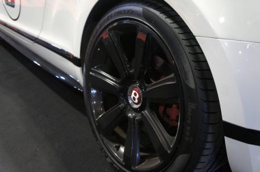 Kuala Lumpur, Malezya-26 Kasım 2018: seçili Bentley araba ticari marka amblemi ve logos adlı araba vücut, odaklanmış. İngiliz üretici ve Volkswagen grubu tarafından üretilen