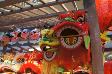 Kuala Lumpur, Malezya-26 Ocak 2018: rafa görüntülenen Çin geleneği aslan maskesi veya aslan kafa. Bu aslan dans Çin yeni yıl Festival süresince gerçekleştirilen için kullanılır.   