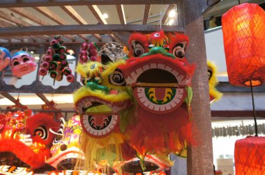 Kuala Lumpur, Malezya-26 Ocak 2018: rafa görüntülenen Çin geleneği aslan maskesi veya aslan kafa. Bu aslan dans Çin yeni yıl Festival süresince gerçekleştirilen için kullanılır.   