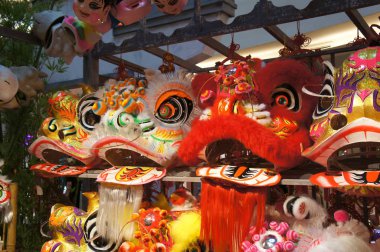 Kuala Lumpur, Malezya-26 Ocak 2018: rafa görüntülenen Çin geleneği aslan maskesi veya aslan kafa. Bu aslan dans Çin yeni yıl Festival süresince gerçekleştirilen için kullanılır.   