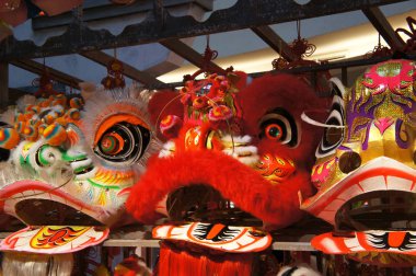 Kuala Lumpur, Malezya-26 Ocak 2018: rafa görüntülenen Çin geleneği aslan maskesi veya aslan kafa. Bu aslan dans Çin yeni yıl Festival süresince gerçekleştirilen için kullanılır.   