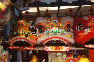 Kuala Lumpur, Malezya-26 Ocak 2018: rafa görüntülenen Çin geleneği aslan maskesi veya aslan kafa. Bu aslan dans Çin yeni yıl Festival süresince gerçekleştirilen için kullanılır.   