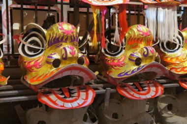 Kuala Lumpur, Malezya-26 Ocak 2018: rafa görüntülenen Çin geleneği aslan maskesi veya aslan kafa. Bu aslan dans Çin yeni yıl Festival süresince gerçekleştirilen için kullanılır.   