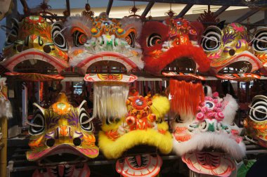 Kuala Lumpur, Malezya-26 Ocak 2018: rafa görüntülenen Çin geleneği aslan maskesi veya aslan kafa. Bu aslan dans Çin yeni yıl Festival süresince gerçekleştirilen için kullanılır.   