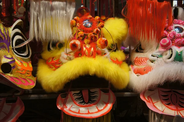 Kuala Lumpur, Malezya-26 Ocak 2018: rafa görüntülenen Çin geleneği aslan maskesi veya aslan kafa. Bu aslan dans Çin yeni yıl Festival süresince gerçekleştirilen için kullanılır.   