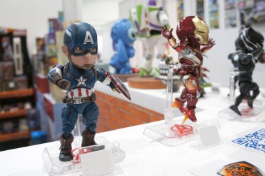 Kuala Lumpur, Malezya - 5 Şubat 2019: Kurgusal karakter aksiyon figürü Captain America Marvel çizgi roman ve film üzerinden. Satılık toplayıcı tarafından görüntülenen aksiyon figürü.