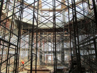 Kuala Lumpur, Malezya-15 Mayıs 2018: inşaat işçileri Malezya İnşaat sahasında gündüz çalışıyor. Onlar kaza önlemek için uygun güvenlik dişli giymek için gerekli olan. 