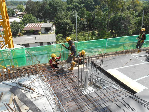 Kuala Lumpur Malaysia May 2018 Строители Работают Строительной Площадке Малайзии — стоковое фото