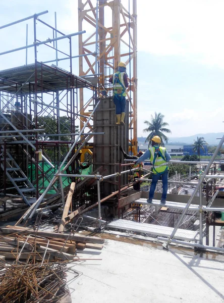 Kuala Lumpur Malaysia Maj 2018 Byggnadsarbetare Som Arbetar Byggarbetsplatsen Malaysia — Stockfoto