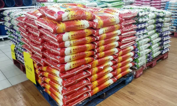 Kuala Lumpur Malasia Septiembre 2018 Arroz Embalaje Plástico Apila Dentro — Foto de Stock