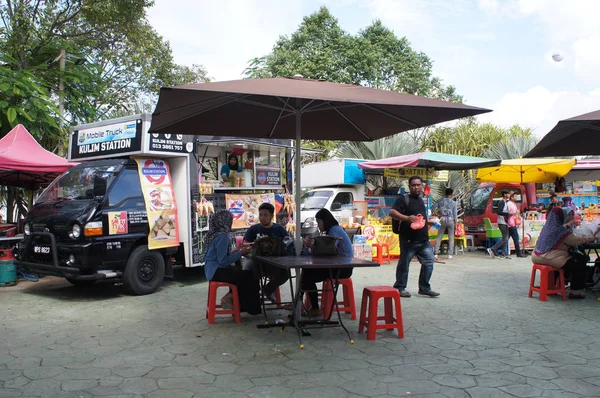 Κουάλα Λουμπούρ Μαλαισία Νοεμβρίου 2018 Οδός Hawkers Χρησιμοποιώντας Φορτηγά Τροφίμων — Φωτογραφία Αρχείου
