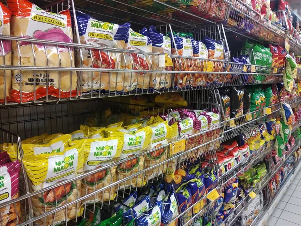 Kuala Lumpur Malajsie Července 2018 Zabaleno Různé Nezdravé Potraviny Občerstvení — Stock fotografie