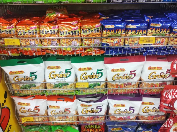 Kuala Lumpur Maleisië Juli 2018 Diversen Junkfood Snacks Rek Display — Stockfoto