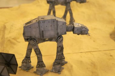 Kuala Lumpur, Malezya-26 Ekim 2018: At-walker minyatür modeli Star Wars adlı filmi serisidir. Halka toplayıcı tarafından görüntülenen. 