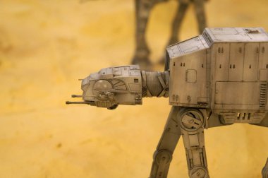 Kuala Lumpur, Malezya-26 Ekim 2018: At-walker minyatür modeli Star Wars adlı filmi serisidir. Halka toplayıcı tarafından görüntülenen. 