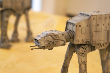 Kuala Lumpur, Malezya-26 Ekim 2018: At-walker minyatür modeli Star Wars adlı filmi serisidir. Halka toplayıcı tarafından görüntülenen. 