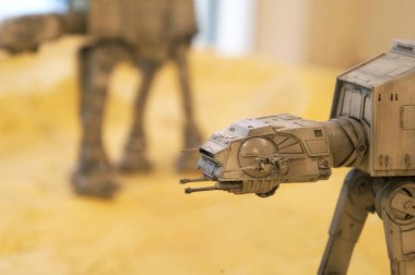 Kuala Lumpur, Malezya-26 Ekim 2018: At-walker minyatür modeli Star Wars adlı filmi serisidir. Halka toplayıcı tarafından görüntülenen. 