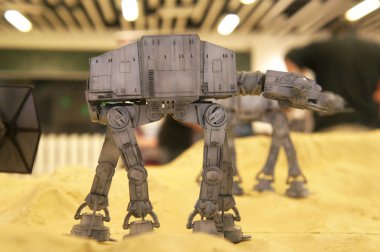 Kuala Lumpur, Malezya-26 Ekim 2018: At-walker minyatür modeli Star Wars adlı filmi serisidir. Halka toplayıcı tarafından görüntülenen. 