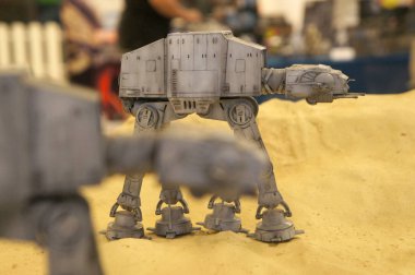 Kuala Lumpur, Malezya-26 Ekim 2018: At-walker minyatür modeli Star Wars adlı filmi serisidir. Halka toplayıcı tarafından görüntülenen. 