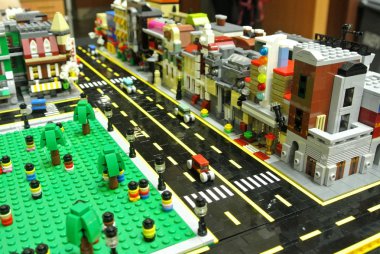 Kuala Lumpur, Malezya-Temmuz 16,2019: küçük bir kasabada modelleri küçük plastik bloklarını yapılır. Tam ortasında küçük bir parkı ile.