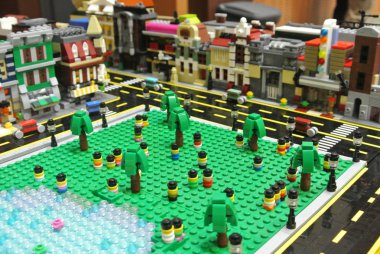 Kuala Lumpur, Malezya-Temmuz 16,2019: küçük bir kasabada modelleri küçük plastik bloklarını yapılır. Tam ortasında küçük bir parkı ile.