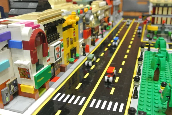 Kuala Lumpur, Malezya-Temmuz 16,2019: küçük bir kasabada modelleri küçük plastik bloklarını yapılır. Tam ortasında küçük bir parkı ile.