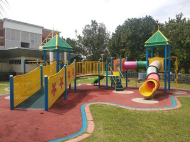 Kuala Lumpur, Malezya-Mayıs 18, 2018: seçilmiş modern çocuk açık oyun Park halka odaklanmış. Bu çocuklar zevk için birkaç farklı temalar ile tasarlanmıştır. 
