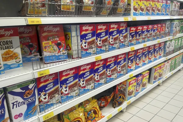 Kuala Lumpur Malasia Junio 2018 Alimentos Cereales Envasados Caja Papel —  Fotos de Stock